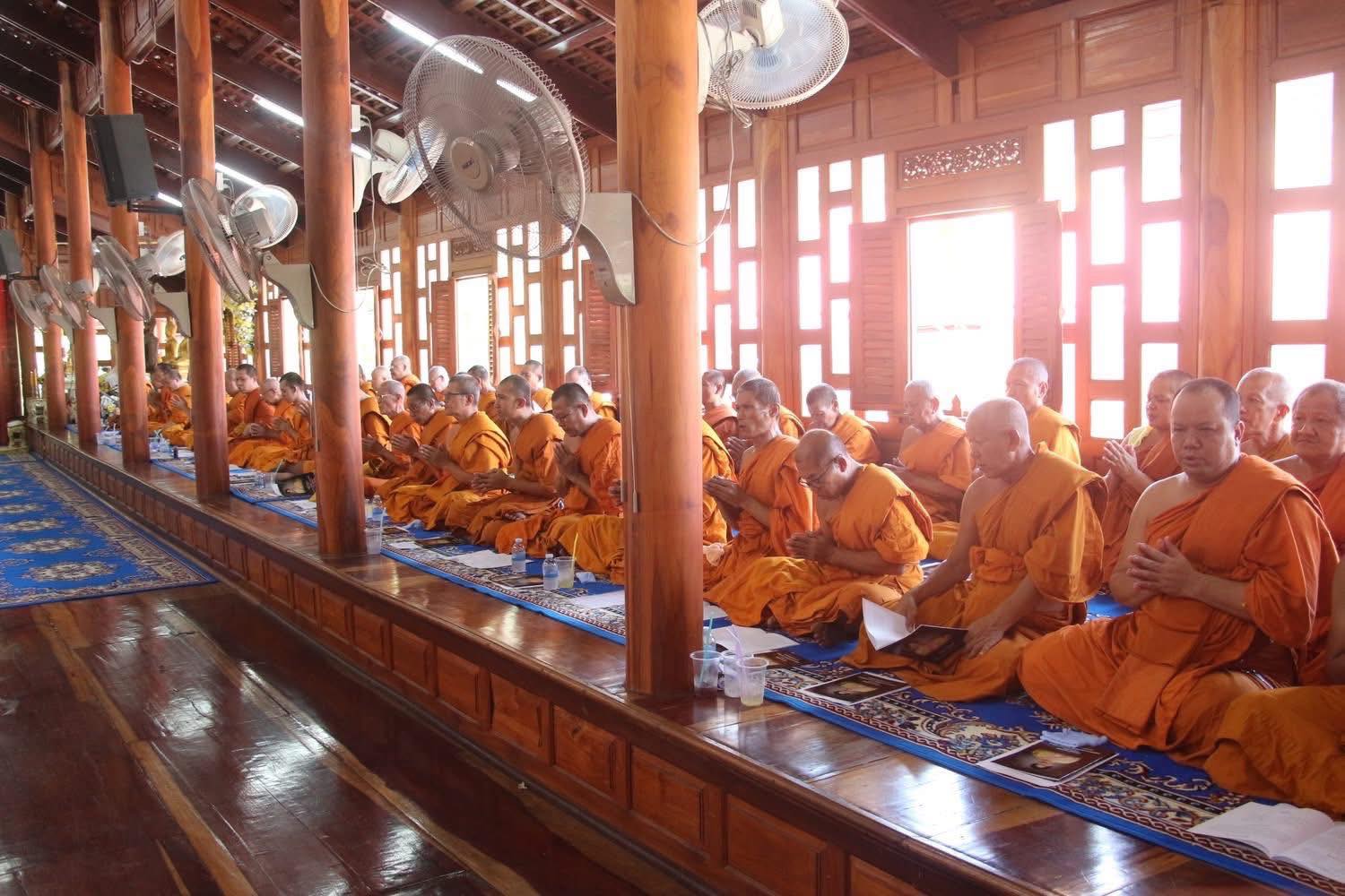 title - ส.ป.ก.อ่างทอง ร่วมพิธีสวดพระพุทธมนต์และเจริญจิตตภาวนา อุทิศถวายพระราชกุศลแด่สมเด็จพระนางเจ้าสิริกิตติ์ พระบรมราชินีนาถ พระบรมราชชนนีพันปีหลวง 
